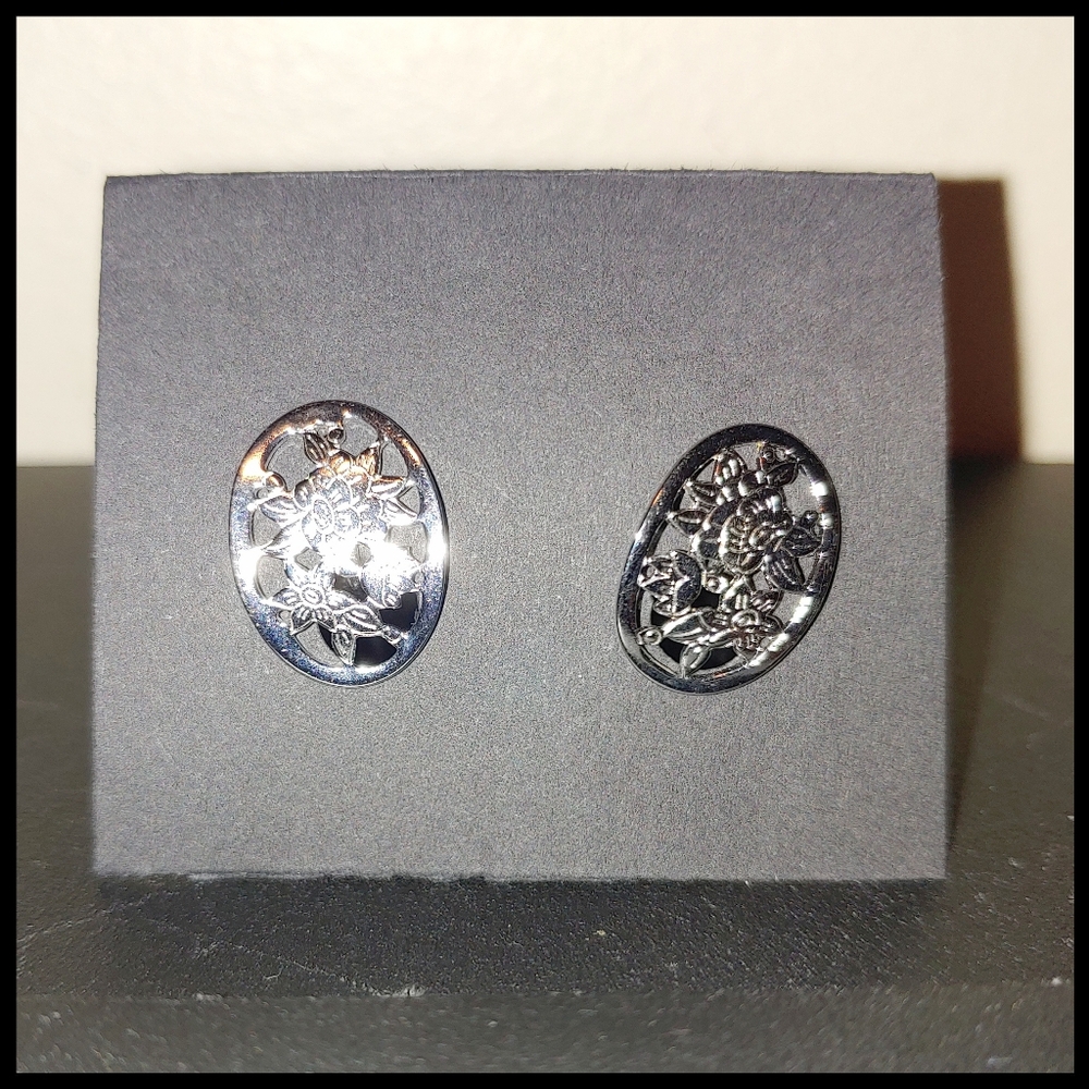 Vintage Avon Floral Oval Clip On Earrings